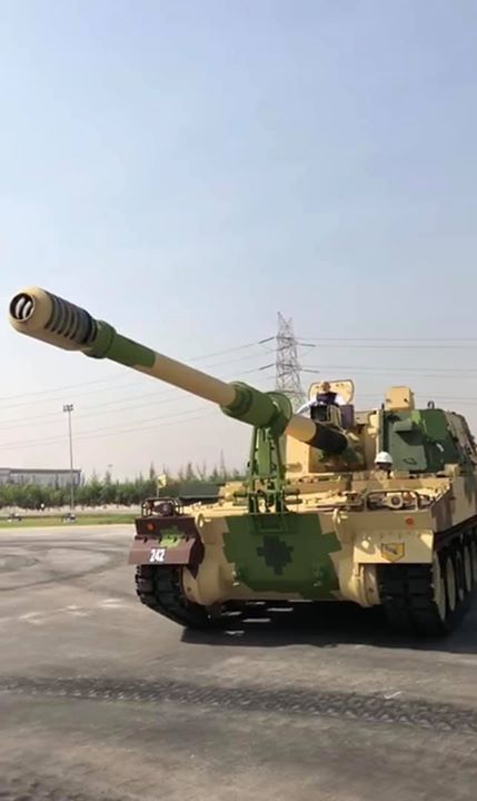 A Tank Standing on a Tank.  
:: કોઈક રાહુલભાઈને બતાવો આ Make In Indiaનો બબ્બર શેર ::
at the L&T’s Armoured Systems Complex in Hazira.