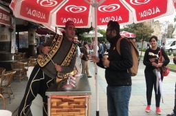 Turkish ice cream revenge!
// હવે મારો વારો // આ’ય બેટા //
When the Turkish Ice Cream guy meets a Gujarati!
#Gujjubhai #Karma #TurkishIceCream
PS: He did enough to lure me for an ice cream.